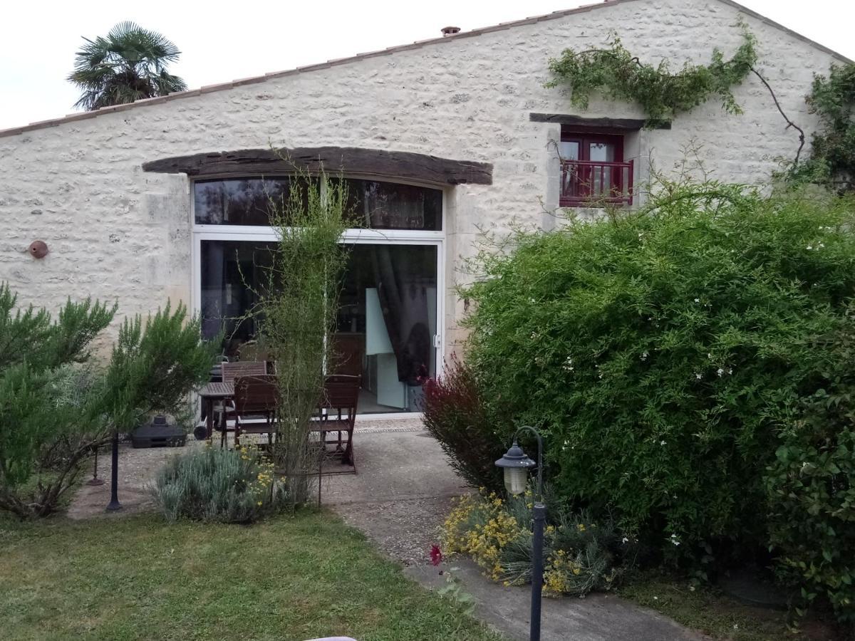 Les Gites Du Veau D'Or Ozillac Exterior foto