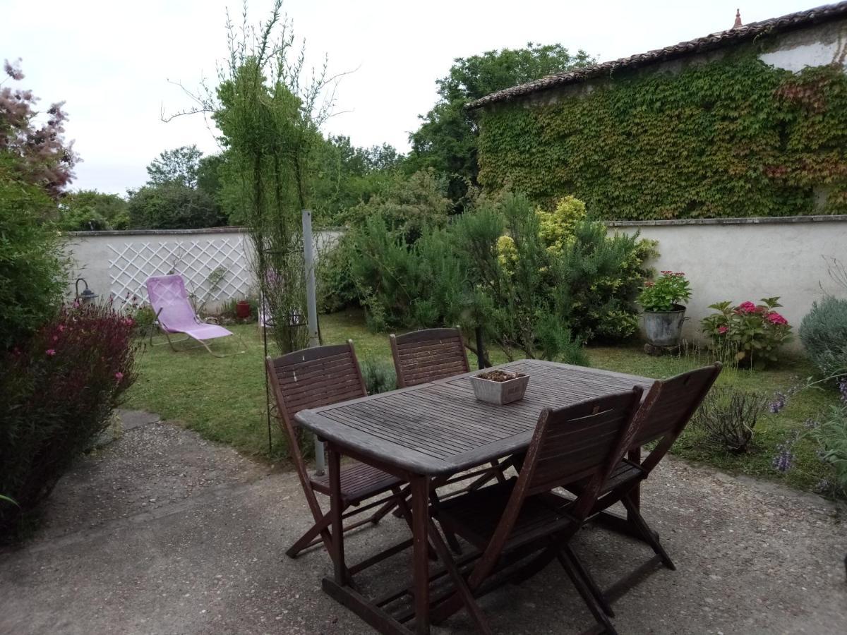 Les Gites Du Veau D'Or Ozillac Exterior foto