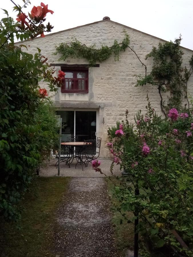 Les Gites Du Veau D'Or Ozillac Exterior foto