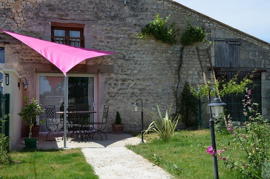 Les Gites Du Veau D'Or Ozillac Exterior foto