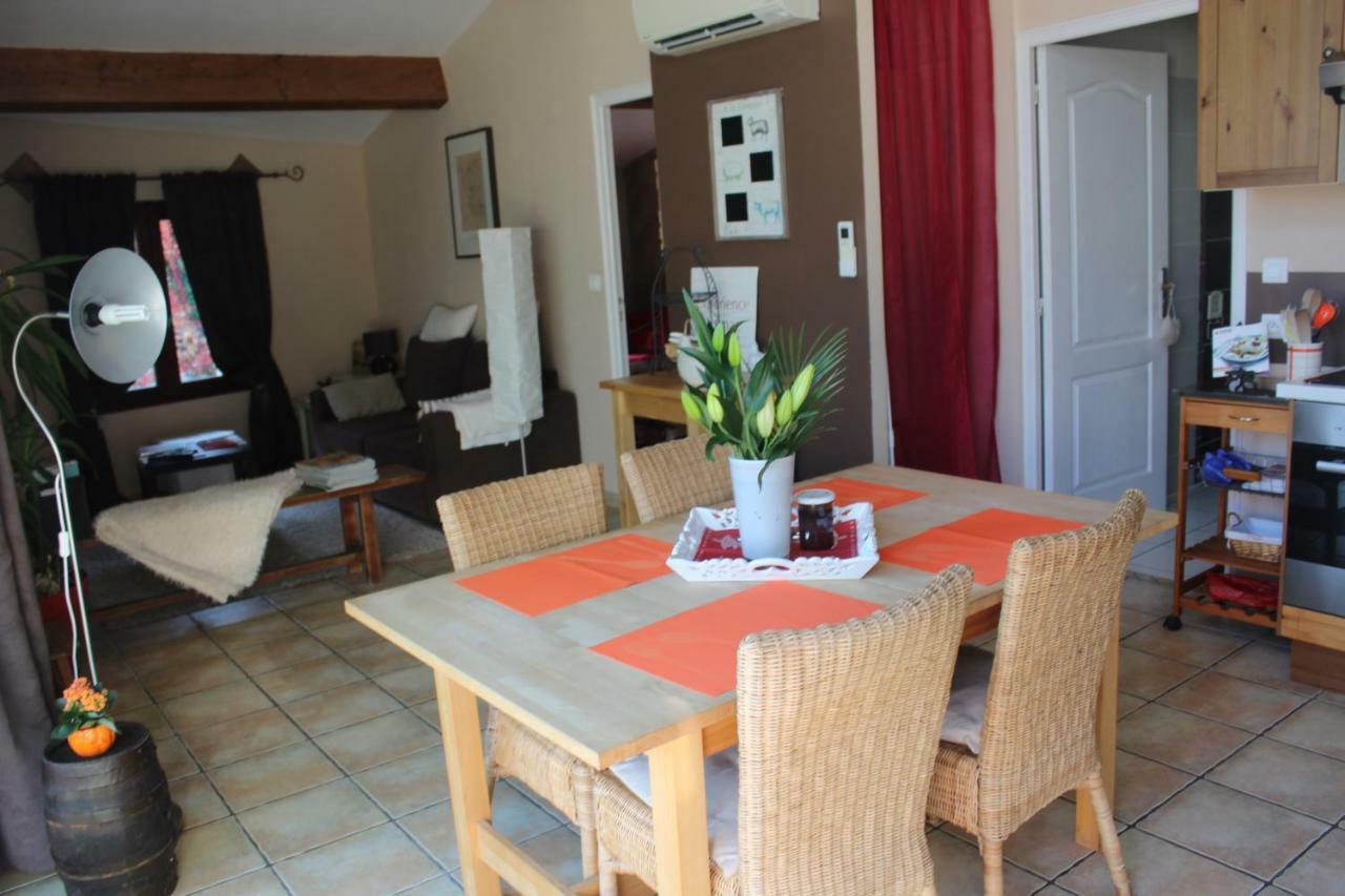 Les Gites Du Veau D'Or Ozillac Exterior foto